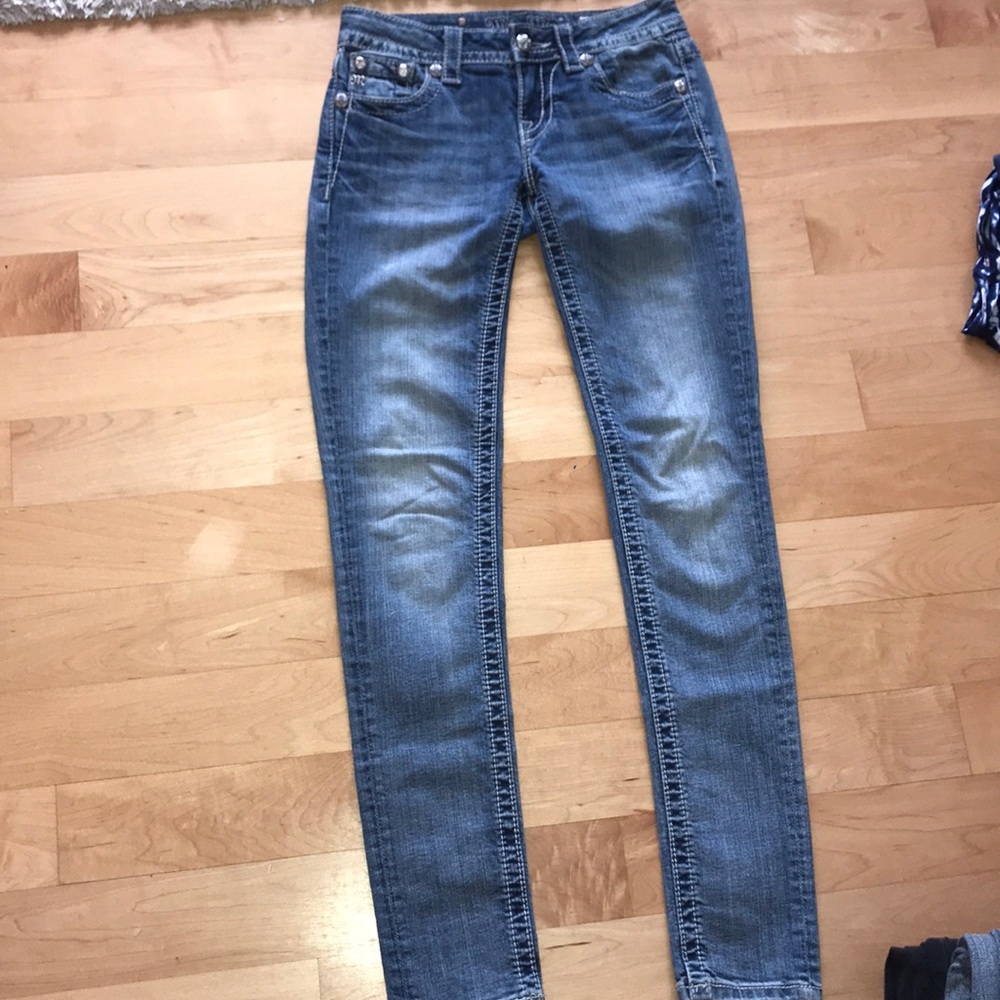 Perfect Miss Me jeans with embroidery on pockets
